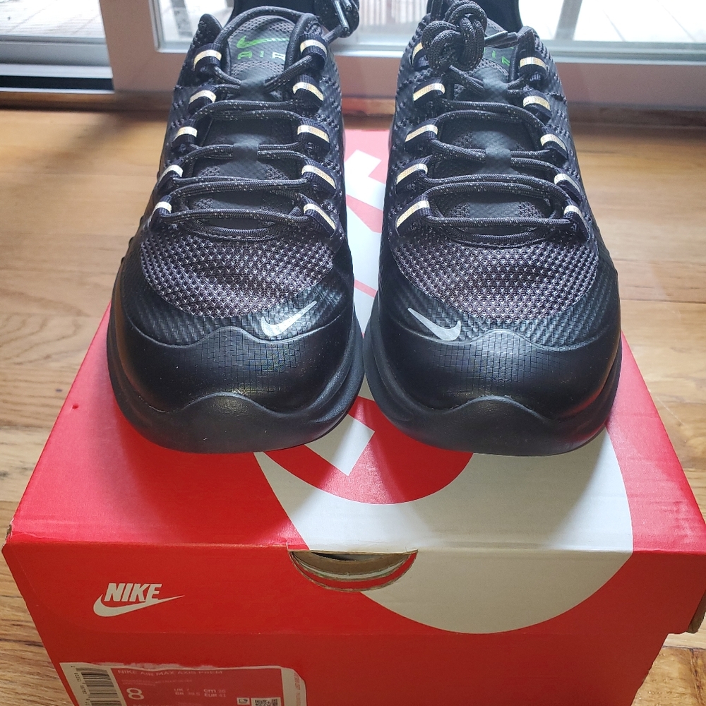 Nike Air Max Axis Premium Sneakers - Picture 3 of 9